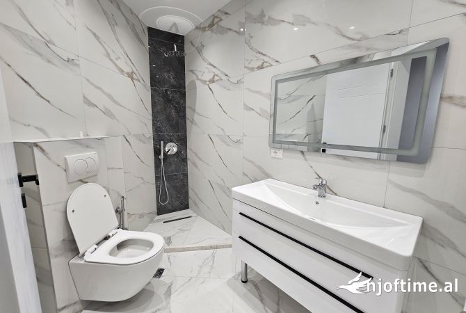 Shtepi ne shitje Apartament ne Tirane, 1+1, Mobilimi E mobiluar, Pagesa 135,000  Euro.