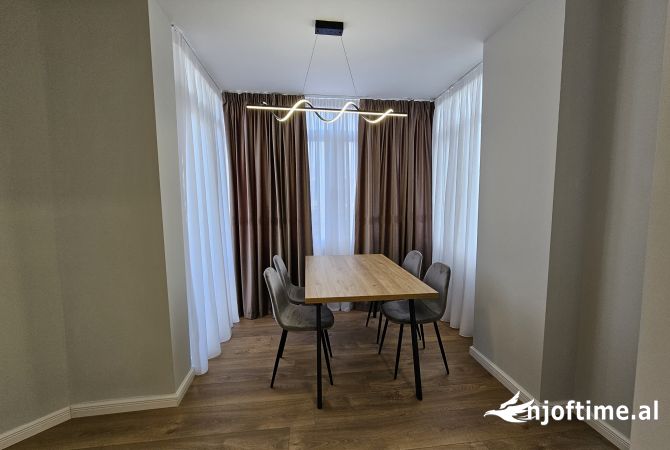 Shtepi ne shitje Apartament ne Tirane, 1+1, Mobilimi E mobiluar, Pagesa 135,000  Euro.
