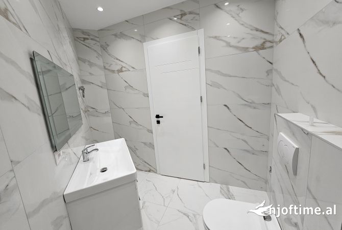 Shtepi ne shitje Apartament ne Tirane, 1+1, Mobilimi E mobiluar, Pagesa 135,000  Euro.