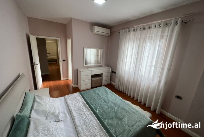 Shtepi me qera Apartament ne Tirane, 3+1, Mobilimi E mobiluar, Pagesa 1,100  Euro.