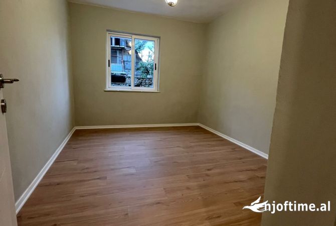 Shtepi ne shitje Apartament ne Tirane, 1+1, Mobilimi Bosh, pa mobiluar, Pagesa 86,000  Euro.