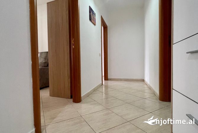 Shtepi ne shitje Apartament ne Tirane, 2+1, Mobilimi E mobiluar, Pagesa 208,800  Euro.