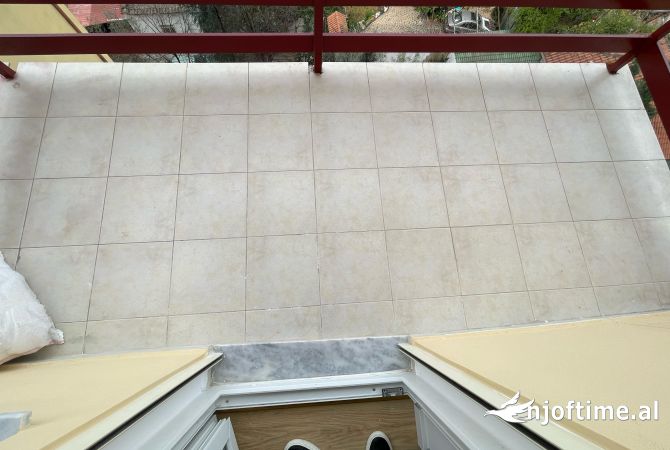 Shtepi ne shitje Apartament ne Tirane, 2+1, Mobilimi Bosh, pa mobiluar, Pagesa 132,000  Euro.