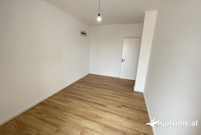 Shtepi ne shitje Apartament ne Tirane, 2+1, Mobilimi Bosh, pa mobiluar, Pagesa 132,000  Euro.