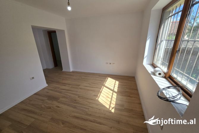 Shtepi ne shitje Apartament ne Tirane, 2+1, Mobilimi Bosh, pa mobiluar, Pagesa 138,000  Euro.