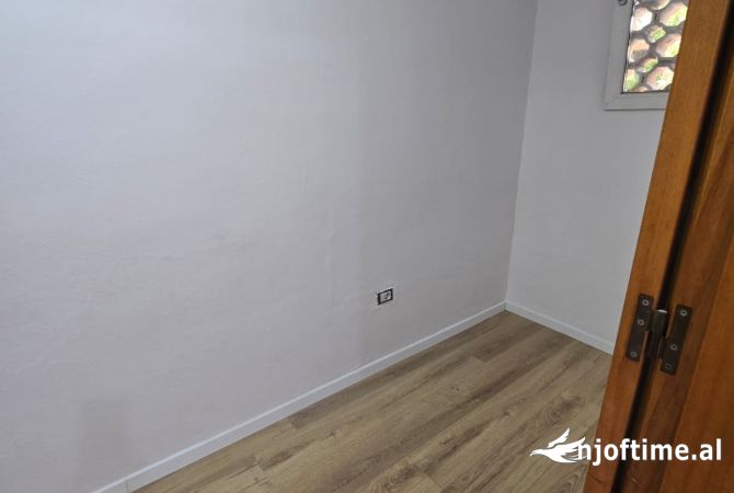 Shtepi ne shitje Apartament ne Tirane, 2+1, Mobilimi Bosh, pa mobiluar, Pagesa 138,000  Euro.