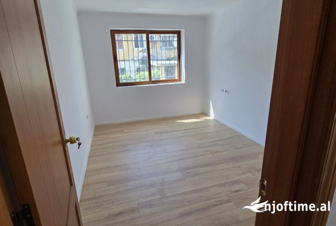 Shtepi ne shitje Apartament ne Tirane, 2+1, Mobilimi Bosh, pa mobiluar, Pagesa 138,000  Euro.