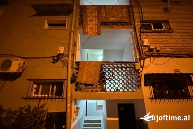 Shtepi ne shitje Apartament ne Tirane, 2+1, Mobilimi Bosh, pa mobiluar, Pagesa 129,000  Euro.
