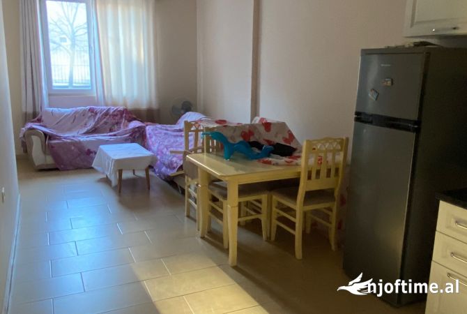 Shtepi me qera Apartament ne Tirane, 2+1, Mobilimi E mobiluar, Pagesa 330  Euro.