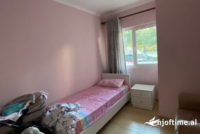 Shtepi me qera Apartament ne Tirane, 2+1, Mobilimi E mobiluar, Pagesa 330  Euro.