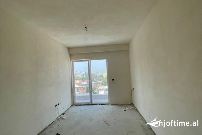 Shtepi ne shitje Apartament ne Tirane, 2+1, Mobilimi Bosh, pa mobiluar, Pagesa 175,350  Euro.