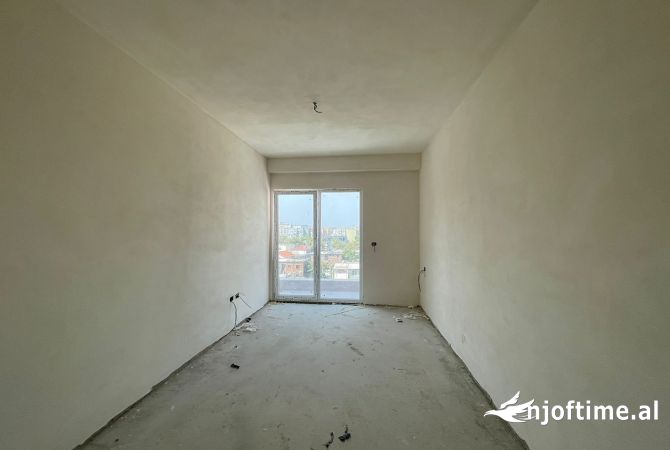 Shtepi ne shitje Apartament ne Tirane, 2+1, Mobilimi Bosh, pa mobiluar, Pagesa 175,350  Euro.