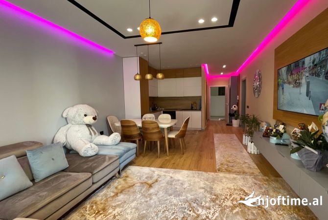 Shtepi ne shitje Apartament ne Tirane, 1+1, Mobilimi E mobiluar, Pagesa 160,000  Euro.