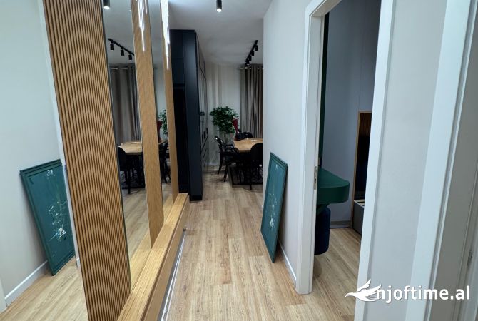 Shtepi me qera Apartament ne Tirane, 2+1, Mobilimi E mobiluar, Pagesa 1,000  Euro.
