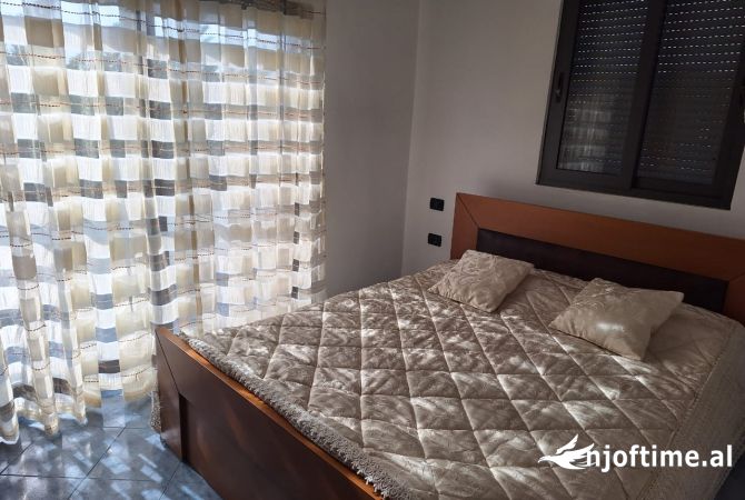 Shtepi me qera Apartament ne Tirane, 2+1, Mobilimi E mobiluar, Pagesa 45,000  Leke.