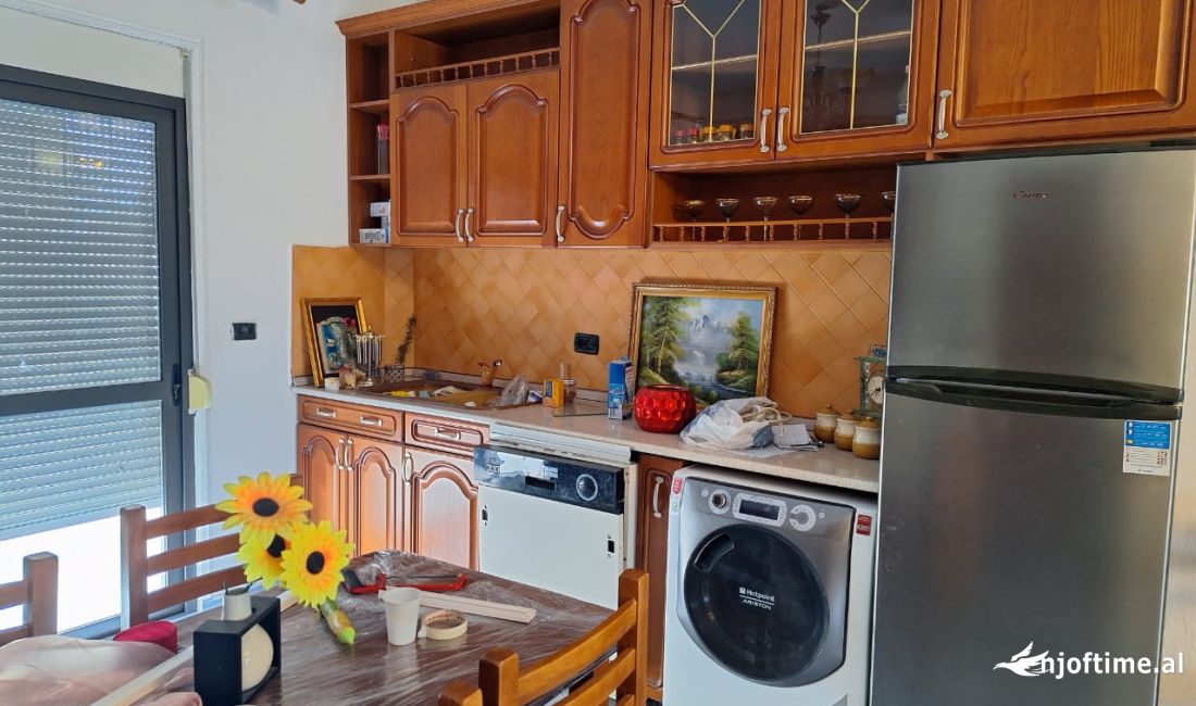 Shtepi me qera Apartament ne Tirane, 2+1, Mobilimi E mobiluar, Pagesa 45,000  Leke.