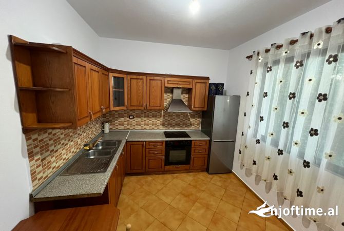 Shtepi me qera 2+1 ne Tirane - 40,000 Leke