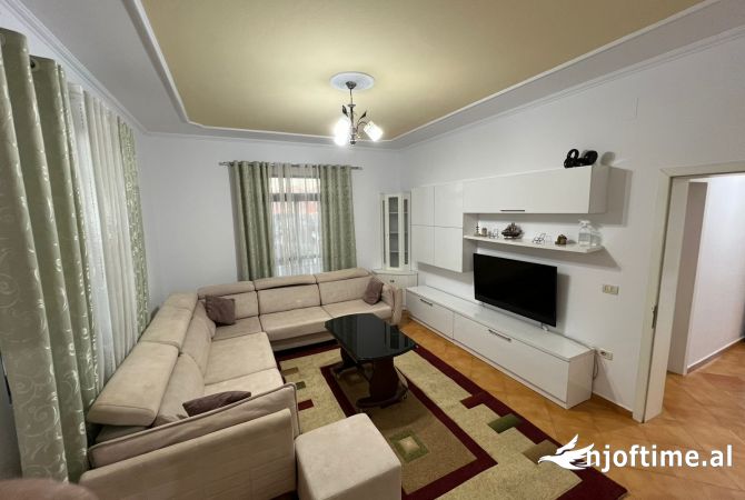 Shtepi me qera Shtepi Private ne Tirane, 2+1, Mobilimi E mobiluar, Pagesa 40,000  Leke.