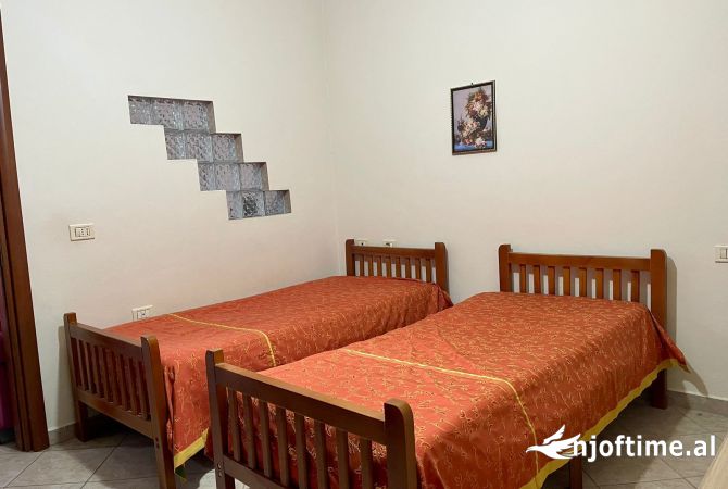 Shtepi me qera Apartament ne Tirane, 1+1, Mobilimi Pjeserisht e mobiluar, Pagesa 450  Euro.