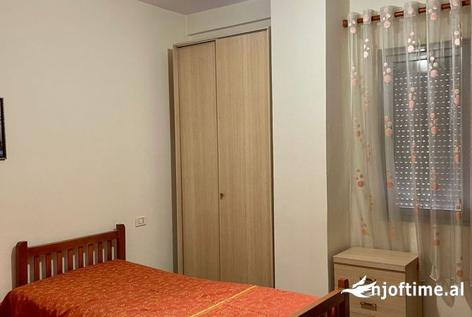 Shtepi me qera Apartament ne Tirane, 1+1, Mobilimi Pjeserisht e mobiluar, Pagesa 450  Euro.