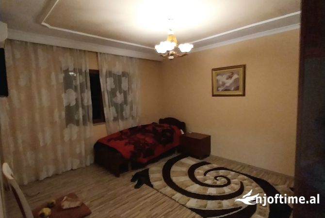 Shtepi ne shitje Apartament ne Tirane, 2+1, Mobilimi E mobiluar, Pagesa 170,000  Euro.
