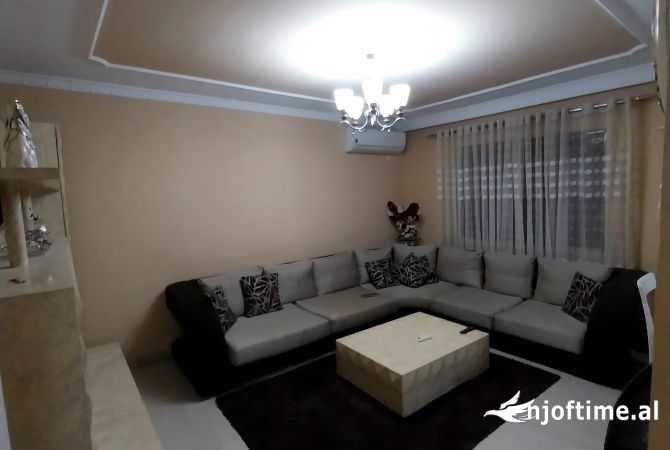 Shtepi ne shitje Apartament ne Tirane, 2+1, Mobilimi E mobiluar, Pagesa 170,000  Euro.