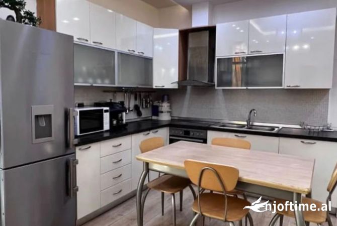 Shtepi me qera 2+1 ne Tirane - 1,100 Euro
