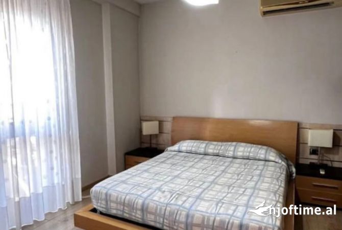 Shtepi me qera Apartament ne Tirane, 2+1, Mobilimi E mobiluar, Pagesa 1,100  Euro.