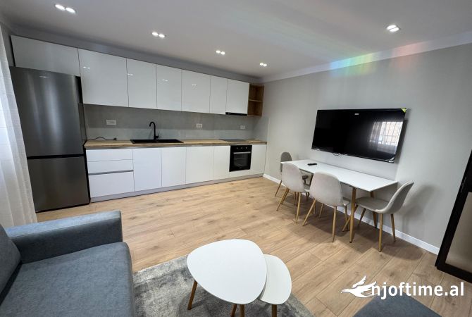 Shtepi me qera Shtepi Private ne Tirane, 1+1, Mobilimi E mobiluar, Pagesa 600  Euro.