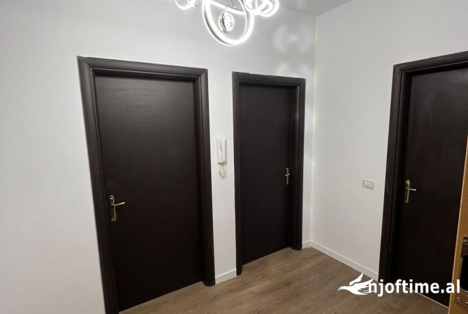 Shtepi ne shitje Apartament ne Tirane, 1+1, Mobilimi Bosh, pa mobiluar, Pagesa 95,000  Euro.