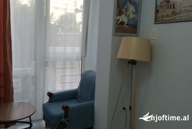 Shtepi me qera Shtepi Private ne Tirane, 2+1, Mobilimi E mobiluar, Pagesa 60,000  Leke.