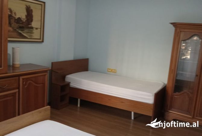 Shtepi me qera Shtepi Private ne Tirane, 2+1, Mobilimi E mobiluar, Pagesa 60,000  Leke.