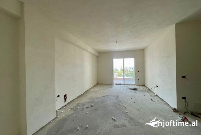 Shtepi ne shitje Apartament ne Tirane, 2+1, Mobilimi Bosh, pa mobiluar, Pagesa 175,530  Euro.