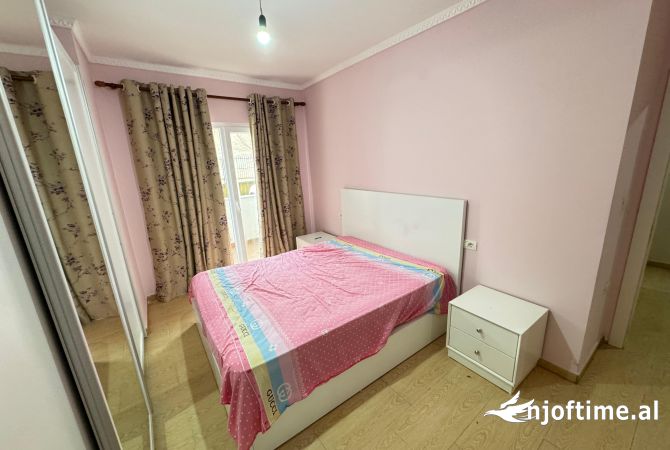 Shtepi me qera Apartament ne Tirane, 2+1, Mobilimi E mobiluar, Pagesa 330  Euro.