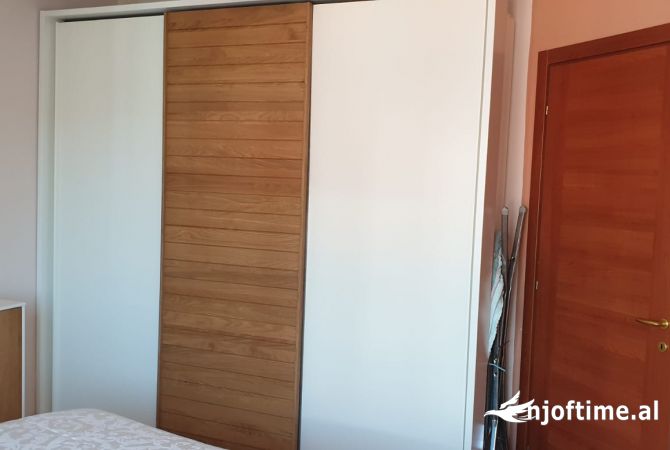 Shtepi me qera Apartament ne Tirane, 2+1, Mobilimi E mobiluar, Pagesa 45,000  Leke.