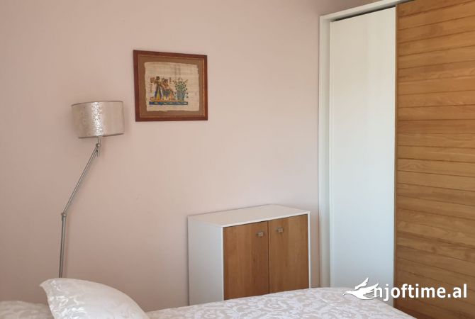Shtepi me qera Apartament ne Tirane, 2+1, Mobilimi E mobiluar, Pagesa 45,000  Leke.