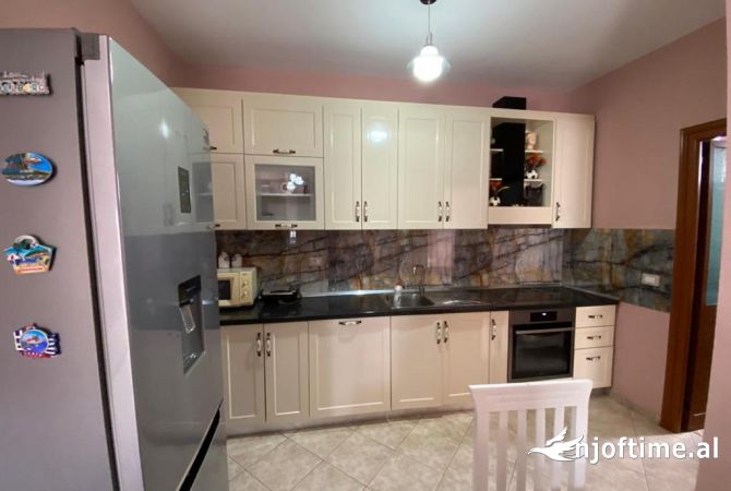 Shtepi me qera Apartament ne Tirane, 2+1, Mobilimi E mobiluar, Pagesa 600  Euro.