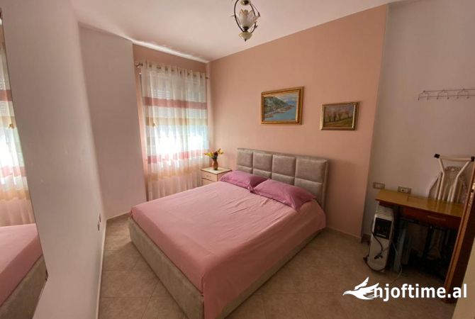 Shtepi me qera Apartament ne Tirane, 2+1, Mobilimi E mobiluar, Pagesa 600  Euro.