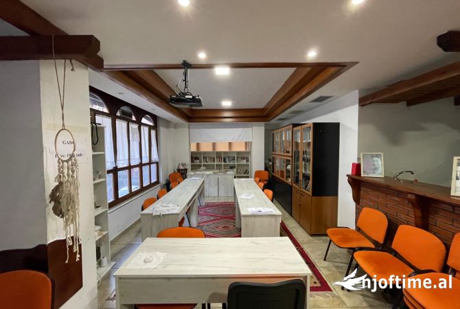  Qera Ambient Biznesi (Zyre) Rruga e Elbasanit  Cmimi: 800 Euro