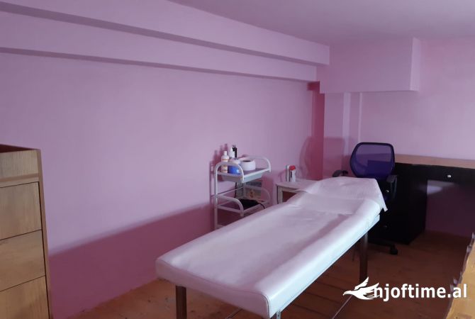 Ambient biznesi me qera 3+1 ne Tirane - 300 Euro