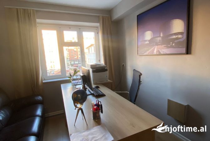 Ambient biznesi me qera 3+1 ne Tirane - 600 Euro