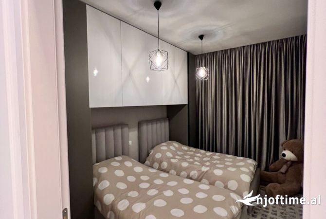Shtepi me qera Apartament ne Tirane, 3+1, Mobilimi E mobiluar, Pagesa 1,700  Euro.