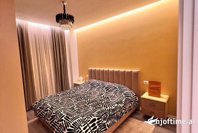 Shtepi me qera Apartament ne Tirane, 3+1, Mobilimi E mobiluar, Pagesa 1,700  Euro.