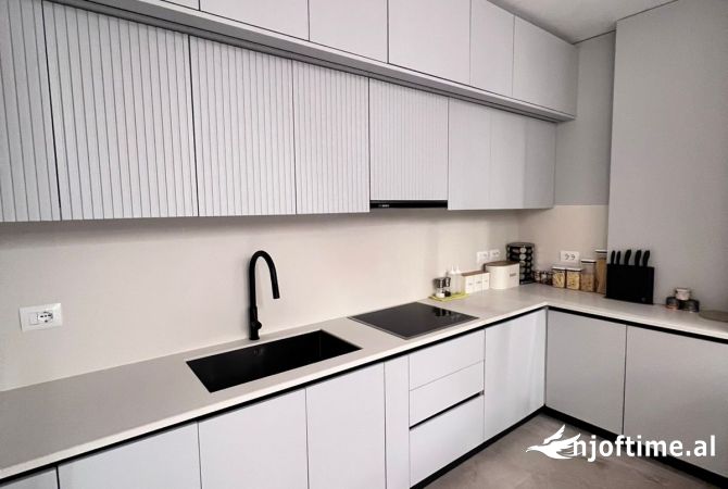 Shtepi me qera Apartament ne Tirane, 3+1, Mobilimi E mobiluar, Pagesa 1,700  Euro.