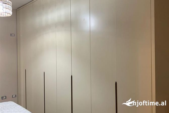 Shtepi ne shitje Apartament ne Tirane, 2+1, Mobilimi E mobiluar, Pagesa 115,000  Euro.