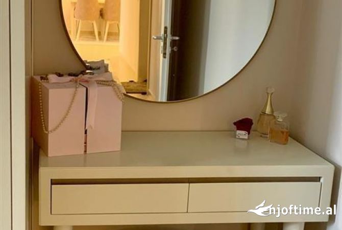 Shtepi ne shitje Apartament ne Tirane, 2+1, Mobilimi E mobiluar, Pagesa 115,000  Euro.