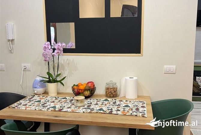 Shtepi me qera Apartament ne Tirane, 2+1, Mobilimi E mobiluar, Pagesa 1,600  Euro.