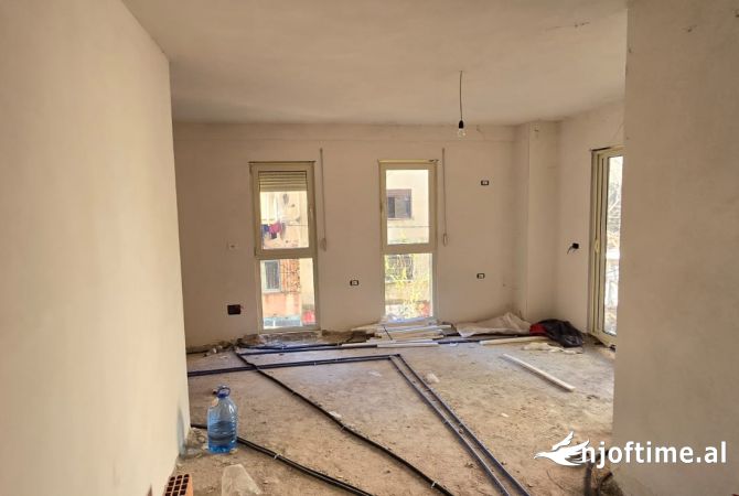 Shtepi ne shitje Apartament ne Tirane, 2+1, Mobilimi Bosh, pa mobiluar, Pagesa 179,000  Euro.
