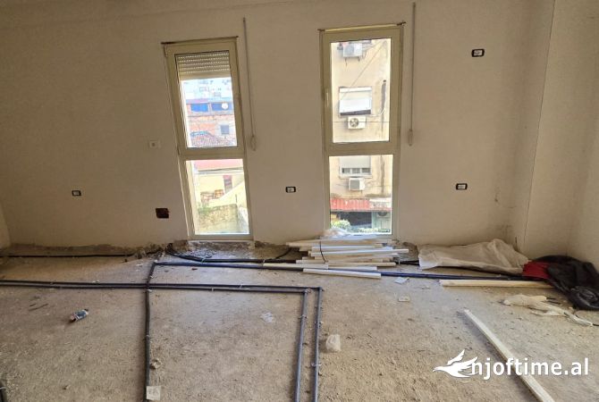 Shtepi ne shitje Apartament ne Tirane, 2+1, Mobilimi Bosh, pa mobiluar, Pagesa 179,000  Euro.