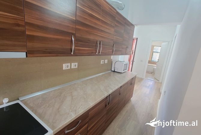 Shtepi ne shitje Apartament ne Tirane, 1+1, Mobilimi Pjeserisht e mobiluar, Pagesa 135,000  Euro.
